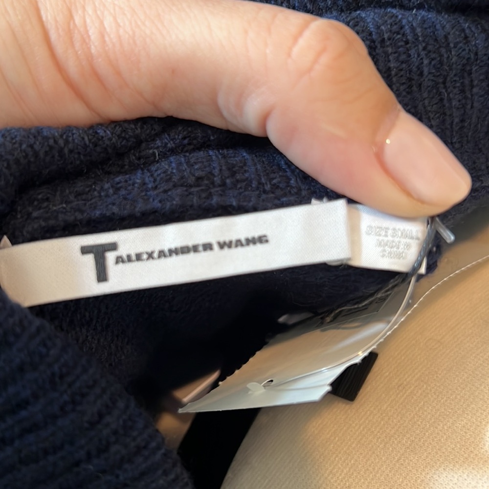 Sweater - Picture 6 of 7